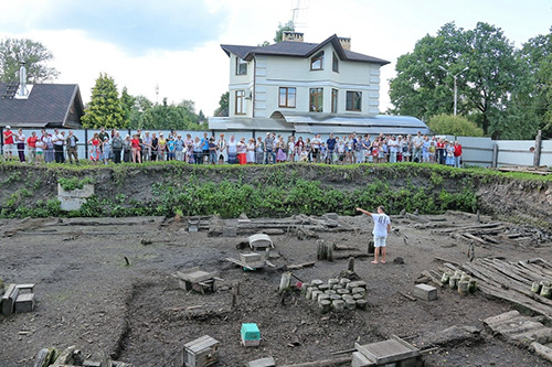 Костяную грамоту XIII века нашли в центре Великого Новгорода