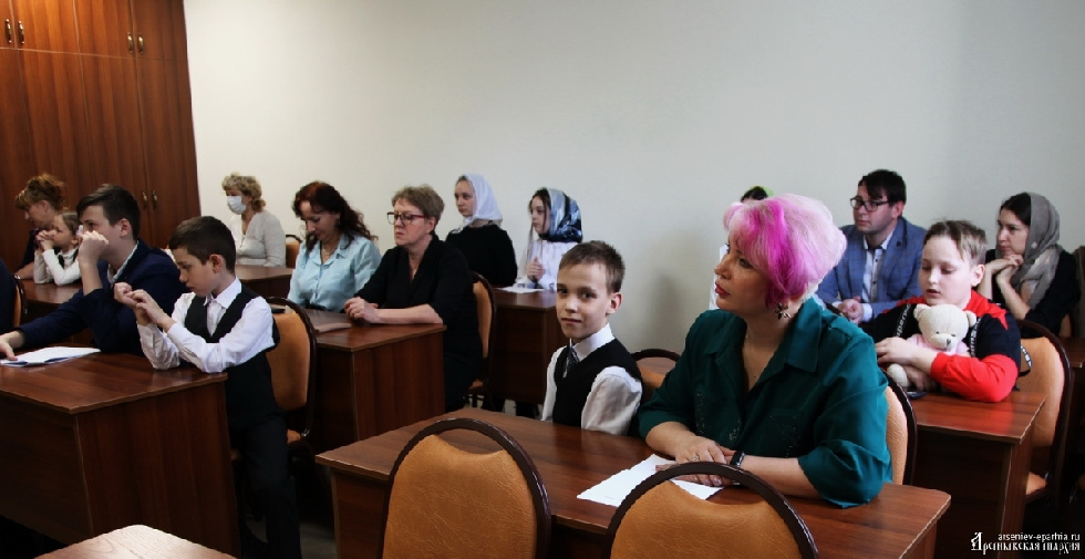 В Арсеньевской епархии прошли первые этапы конкурса русской словесности