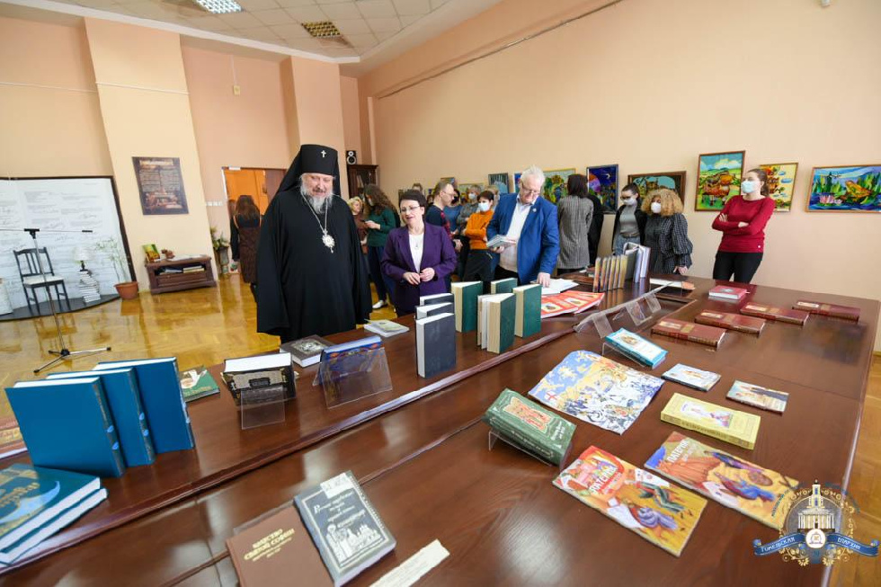 В Гомеле открылась выставка редких книг «Великий дар человеку от Бога»