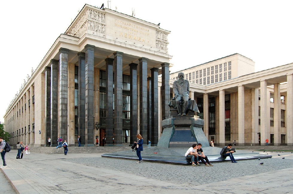 В Москве отреставрируют два памятника Достоевскому