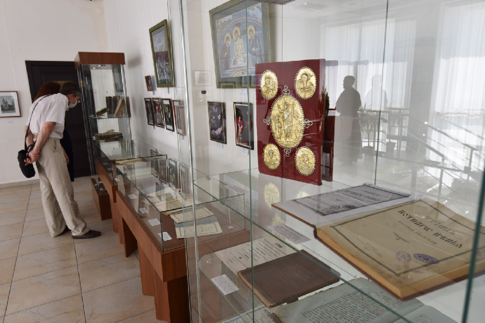 Открылась выставка редких книг из фондов библиотеки Белгородской духовной семинарии