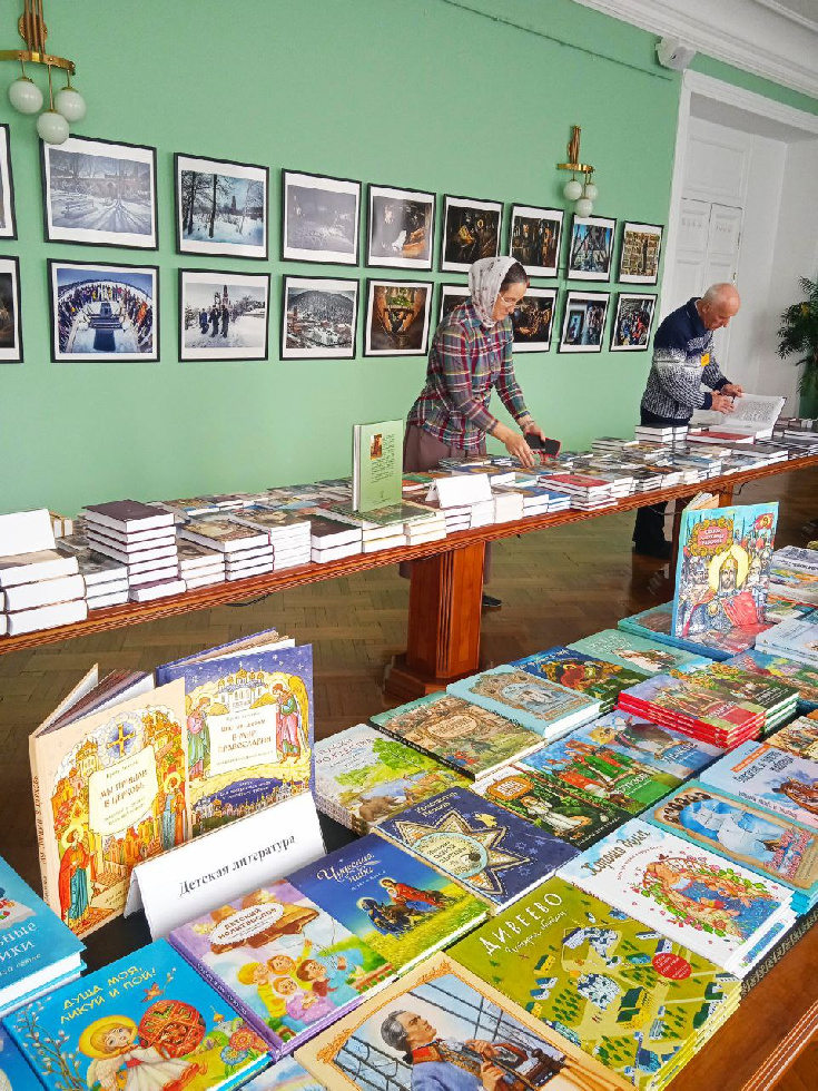 Во Владивостоке прошла акция «Подари книгу детям!»