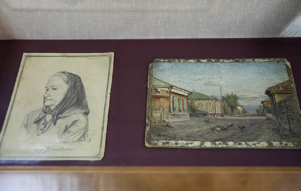 Редкие картины художника Вебера передали в фонды музея книги Чехова "Остров Сахалин"
