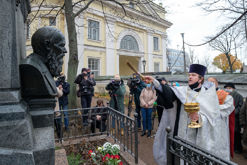Надгробие Федора Достоевского освящено после реставрации