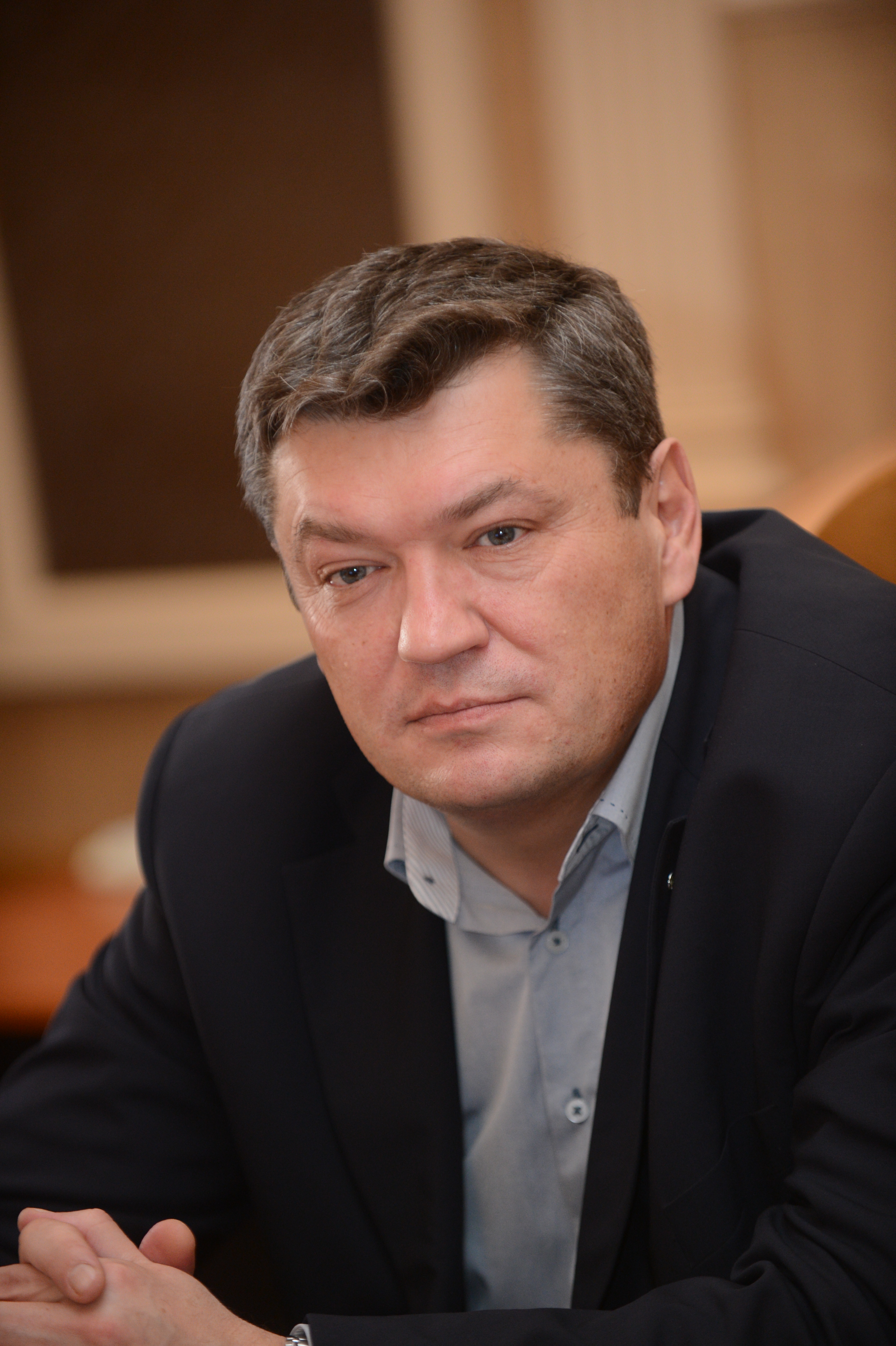 И лишь Христос над этой хмарью...