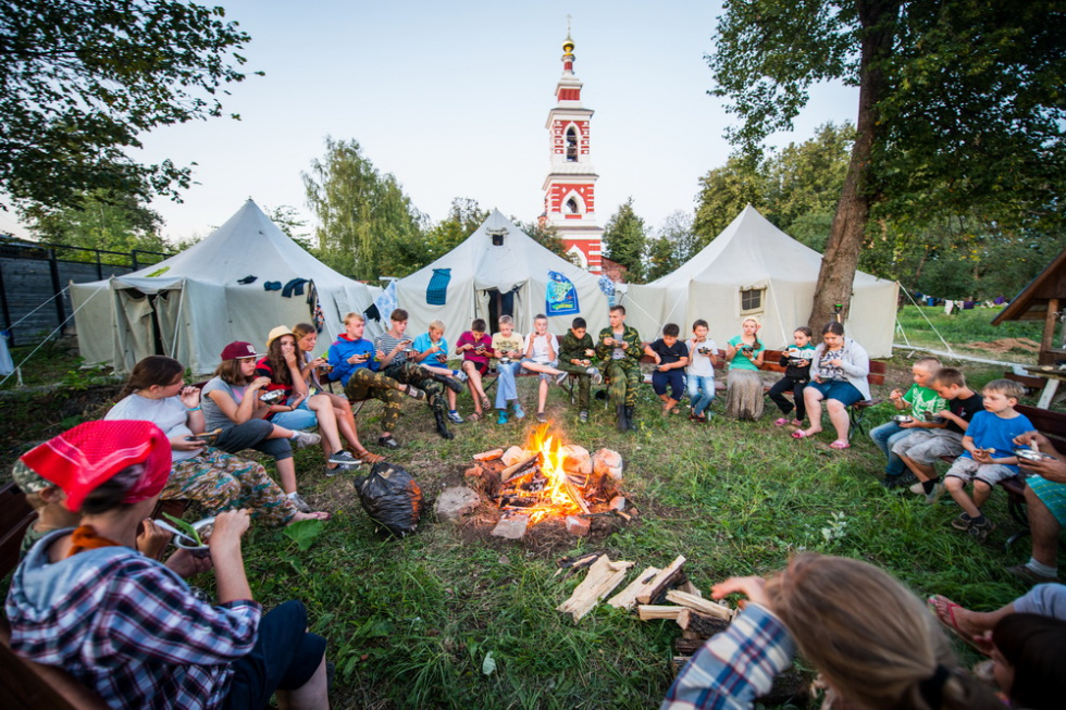 Подростки в православном лагере