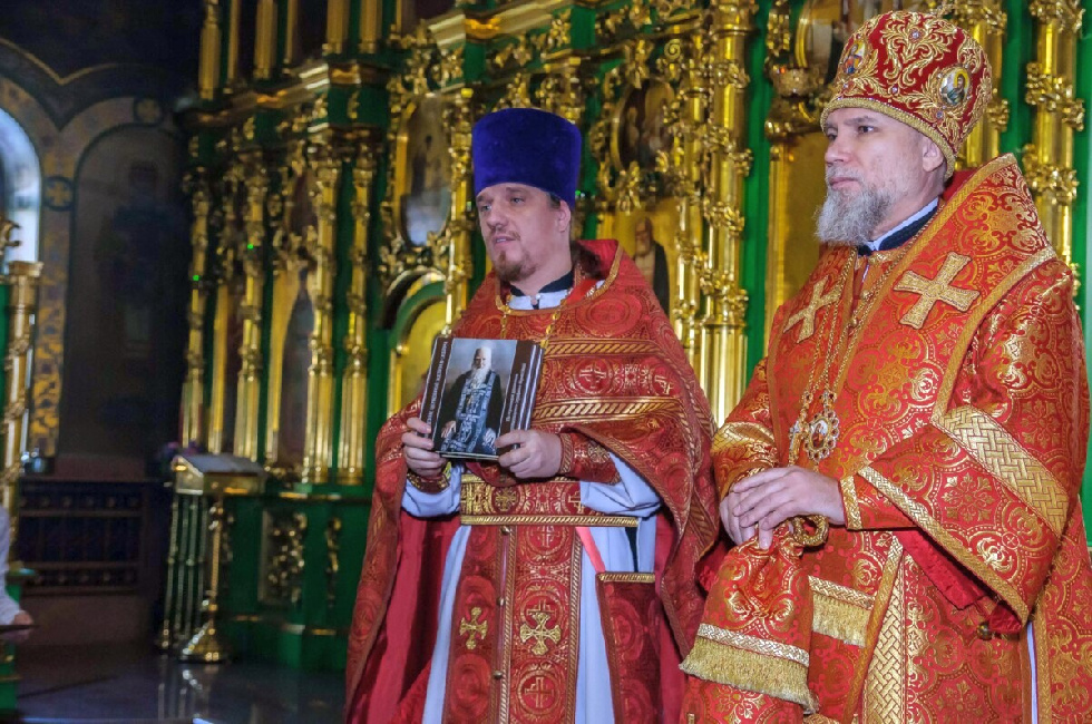 Книгу о возрождении церковной жизни в Сибири представили в кузбасском храме