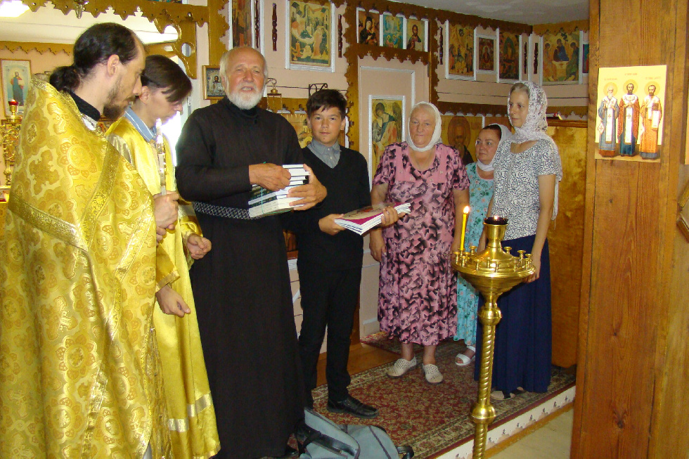 В белевском храме причастникам подарили книги