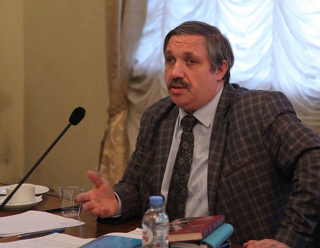 «Меньше фанфар. Больше размышлений»