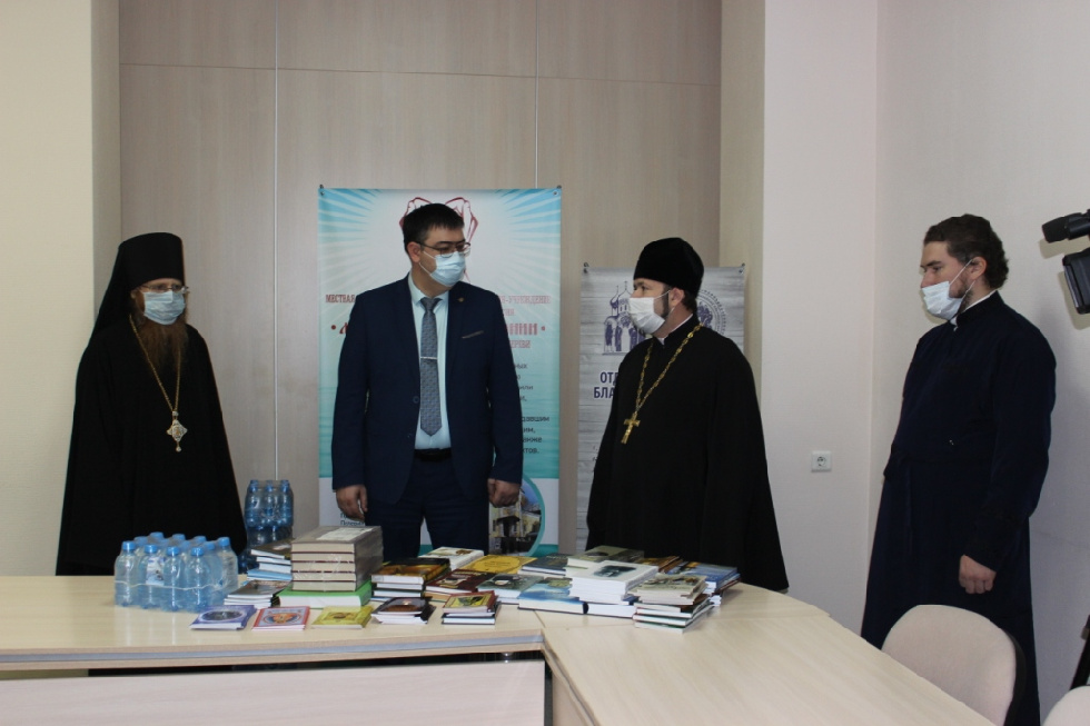 Калужская епархия передала комплекты духовной литературы для пациентов 18 COVID-стационаров