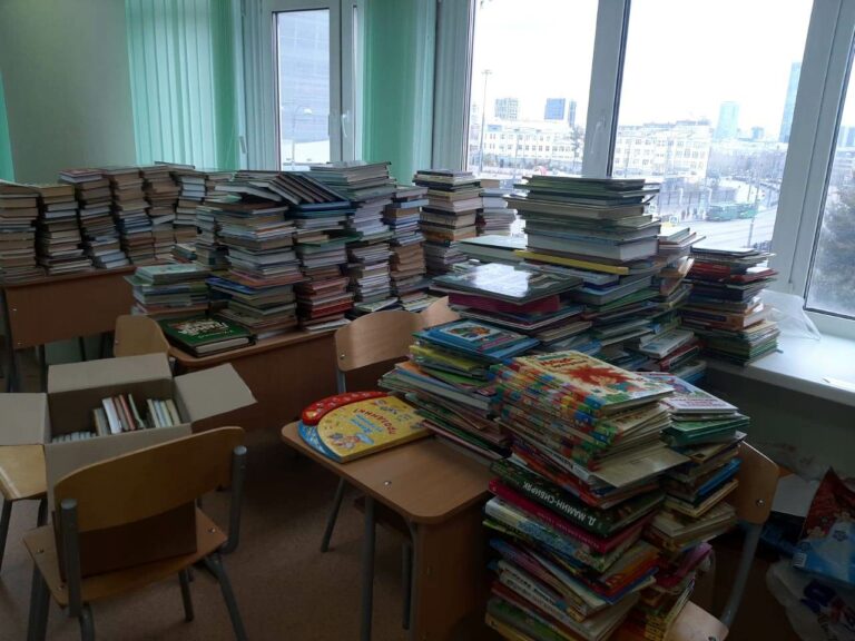 Девять тысяч книг передали воспитанники екатеринбургских воскресных школ детям Донбасса