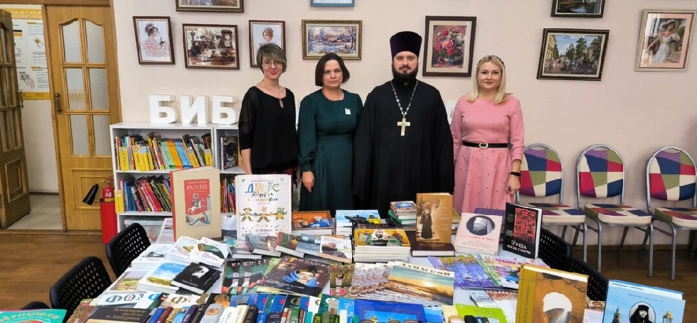 Свыше 250 экземпляров духовных книг передали нижегородские приходы библиотекам