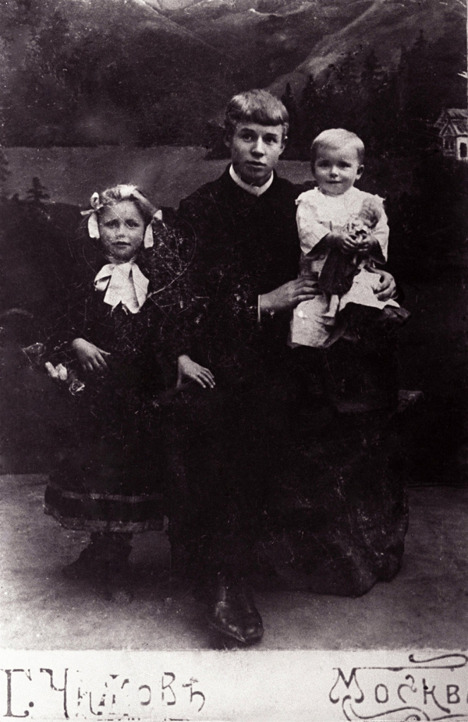 S-sestrami_1912.jpg