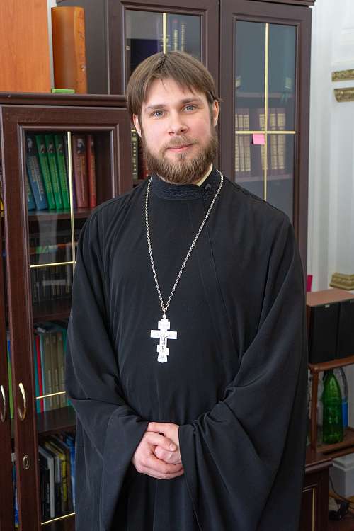 священник Константин Белый