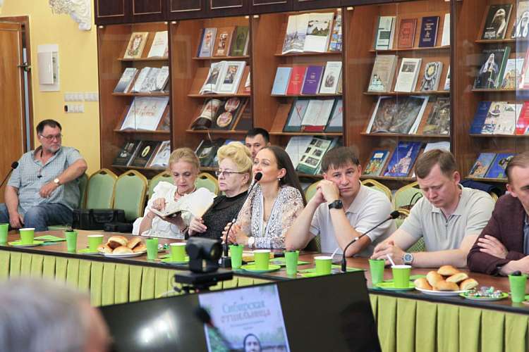 В Издательском совете представили книгу об устроительнице омской обители