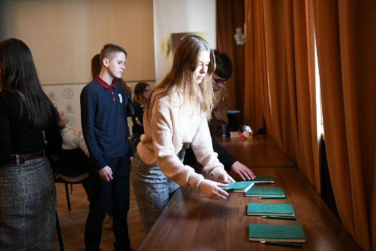 В Москве прошел круглый стол «Портрет художника в юности»