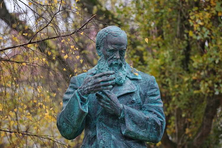 В Калининграде открыли памятник Достоевскому