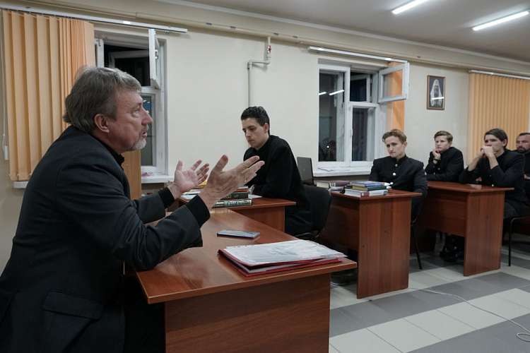 Барнаульские семинаристы встретились с православным писателем Юрием Воробьевским