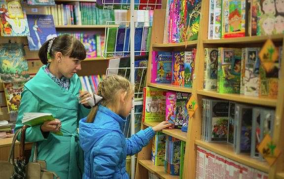 Социологи выяснили, как москвичи организуют чтение своих детей