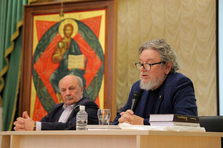 Члены Союза писателей России встретились с хабаровскими читателями 