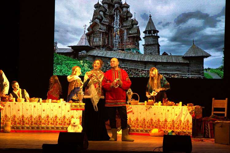 В Угличе показали литературно-музыкальный спектакль «Дедовы валенки»