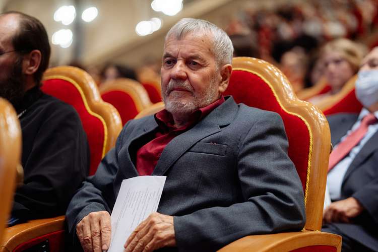 «Где просто, там ангелов до ста»