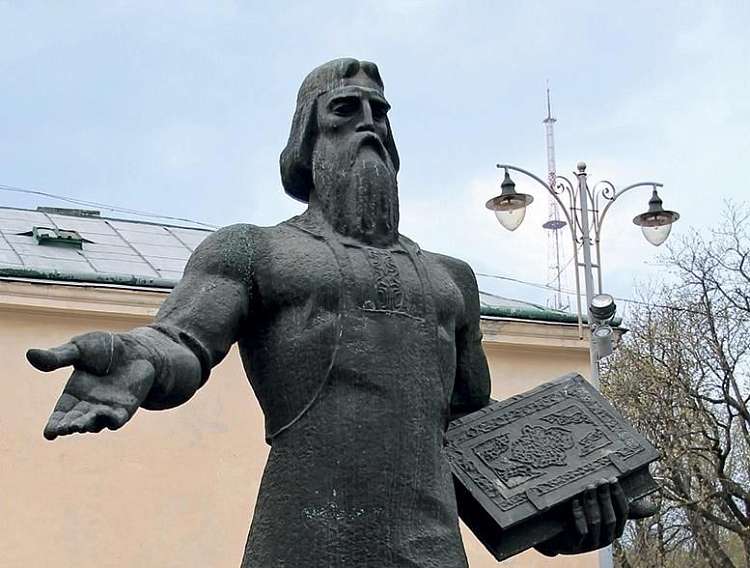 В начале книжных дел