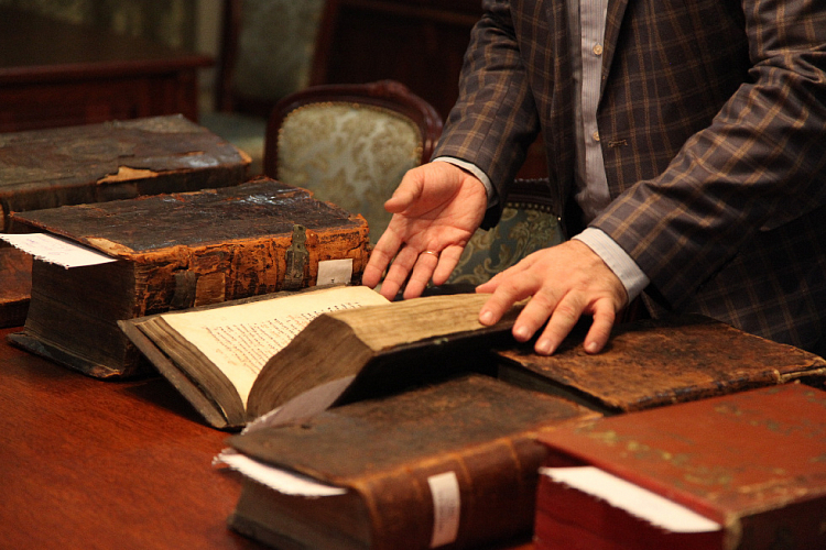 Реставрация старейшей книги из библиотеки "Херсонеса Таврического" завершится в 2023 году