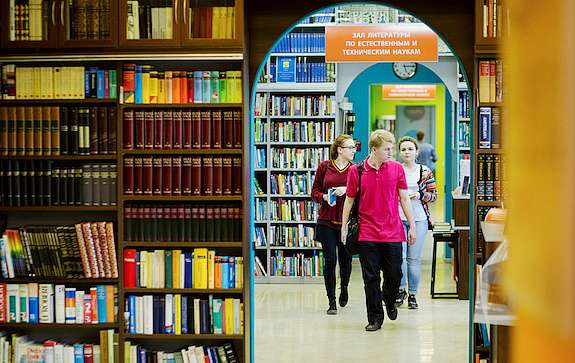 Названы самые популярные книги мая в московских библиотеках