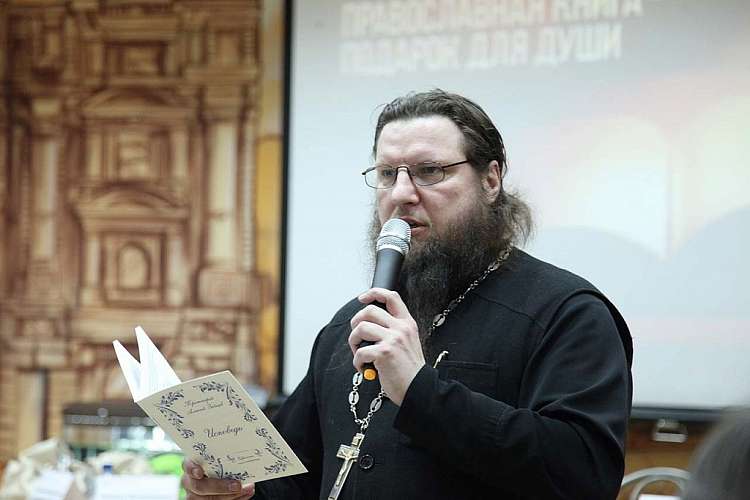 Челябинский священник представит новый поэтический сборник