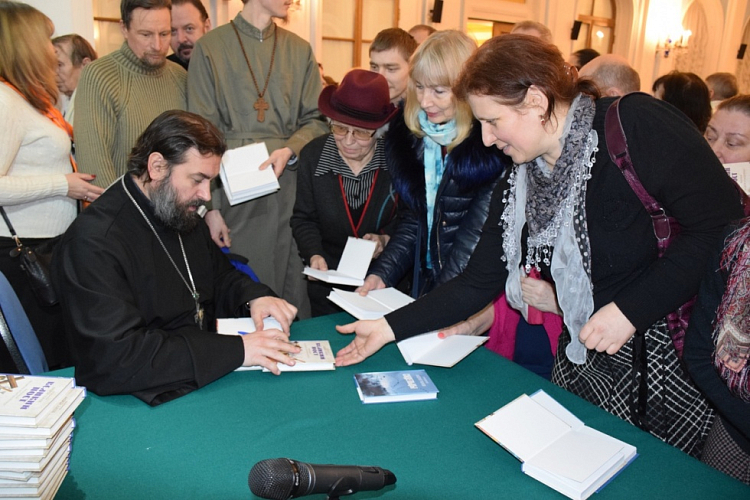 В Санкт-Петербурге открылся фестиваль «Книжное место»