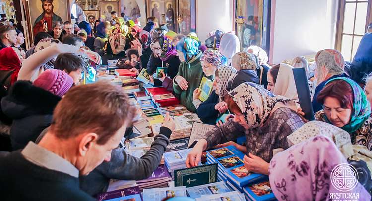 Около 2 тысяч православных книг раздали в кафедральном соборе Якутска