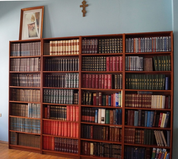 Синодальную библиотеку имени Святейшего Патриарха Алексия II приписали к Учебному комитету