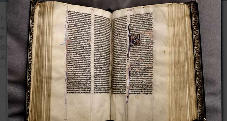 Кентерберийскому собору вернули пропавшую 500 лет назад Библию