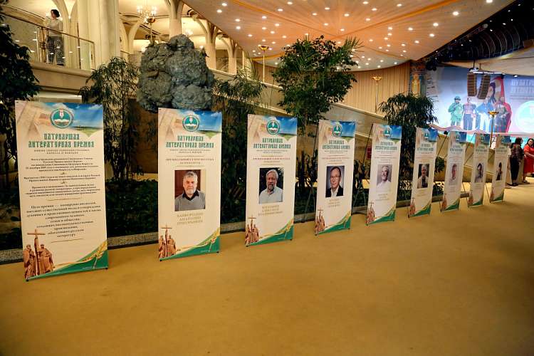 Трое из восьми достойных