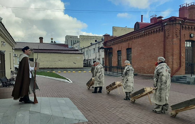 В Омской крепости поставили спектакль-променад о пребывании Достоевского на каторге