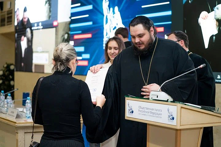 В Общественной палате наградили православную молодежь