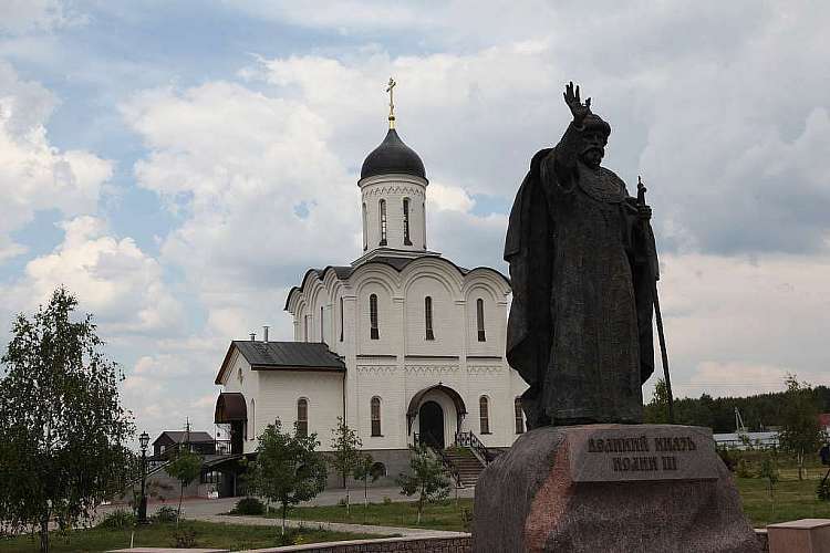 По приглашению Издательского совета московские литераторы посетили святыни Калужской области