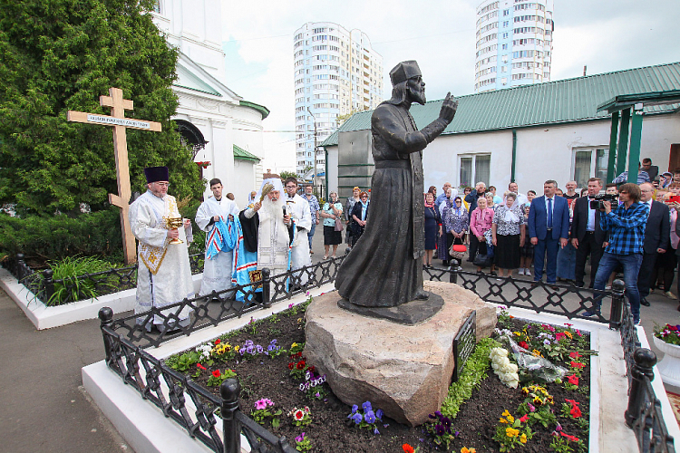 Первый в России памятник архимандриту Иоанну (Крестьянкину) открыли на территории орловского прихода