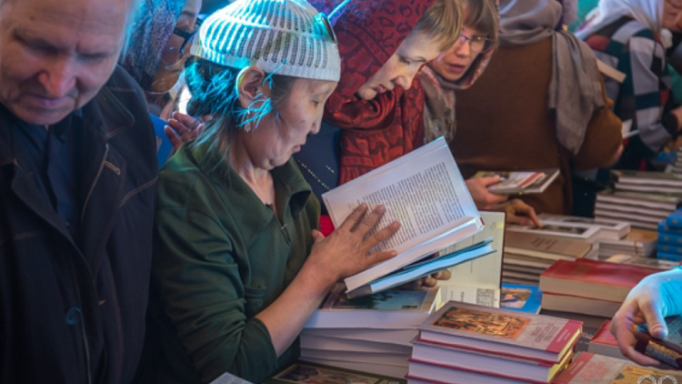 Около полутора тысяч книг роздано в ходе благотворительной ярмарки в Якутске