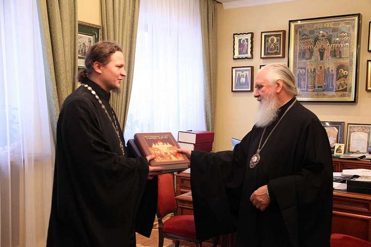 В Издательском совете с днем тезоименитства поздравили митрополита Калужского и Боровского Климента