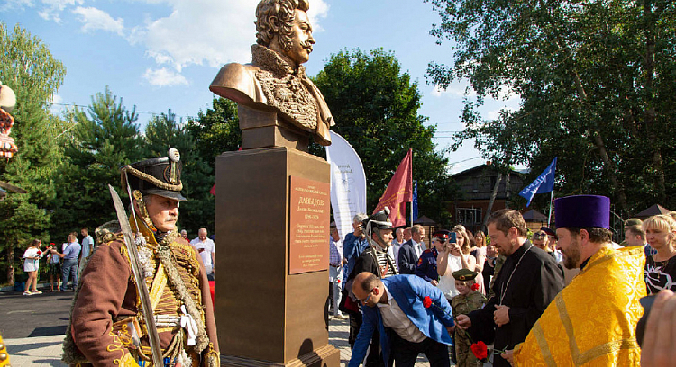 В подмосковном приходе открыли памятник генерал-лейтенанту Денису Давыдову